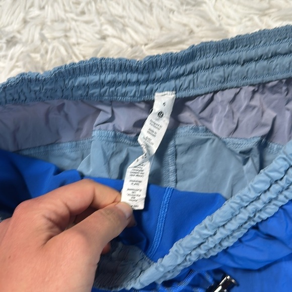 Lululemon Evergreen High-Rise Short 4.5" Wild Bluebell / Cascade Blue - Picture 3 of 6